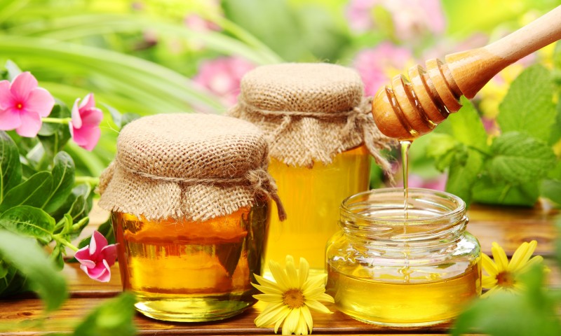 Популярные рецепты масок с медом для волос